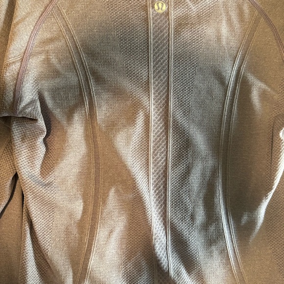 Lululemon Run Swiftly Tech Long Sleeve - Size 6 - Picture 5 of 5